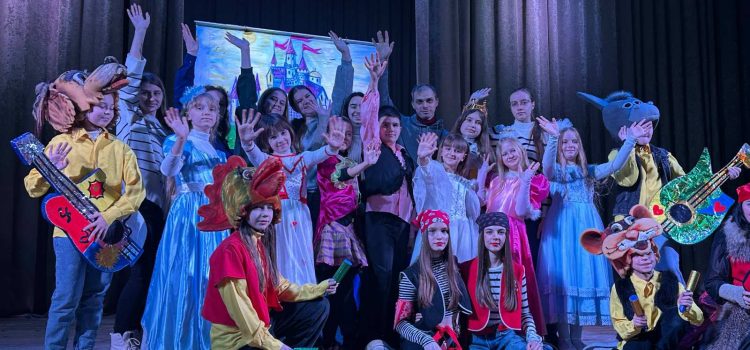 ТЕАТР, ЩО ГРІЄ СЕРЦЯ… ТЕАТР, ЩО ГРІЄ СЕРЦЯ…