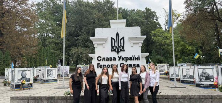 ПОЧИНАЄМО НАВЧАЛЬНИЙ РІК ІЗ ВДЯЧНОСТІ ПОЧИНАЄМО НАВЧАЛЬНИЙ РІК ІЗ ВДЯЧНОСТІ